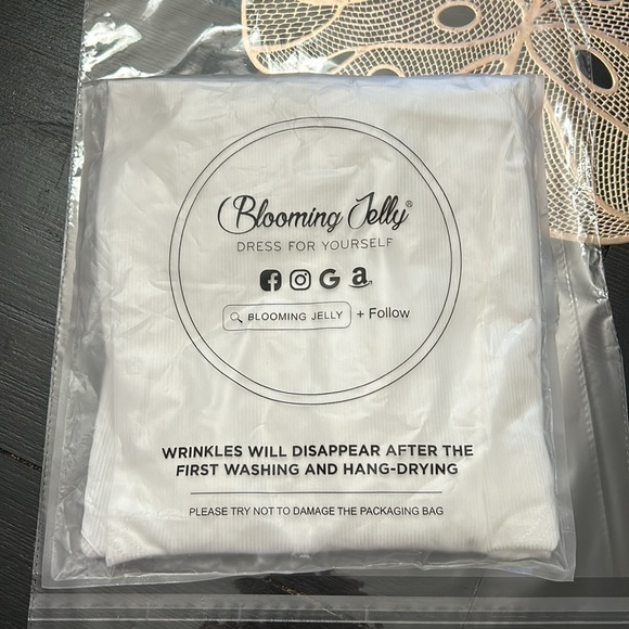 Blooming Jelly Womens Ribbed Bodysuit Long Sleeve Square
Size large - Picture 8 of 8